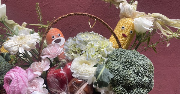 hoa-“an-duoc”-len-ngoi,-nhieu-cua-hang-dung-don-tu-som-dip-8/3