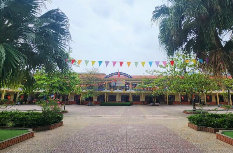 an-com-nam-truoc-cong-truong,-12-hoc-sinh-tieu-hoc-nghi-ngo-doc-thuc-pham