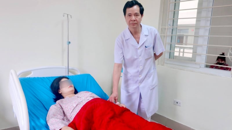 kinh-hai-voi-o-bung-ngap-dich-ban-trang-xoa-vi-chu-quan