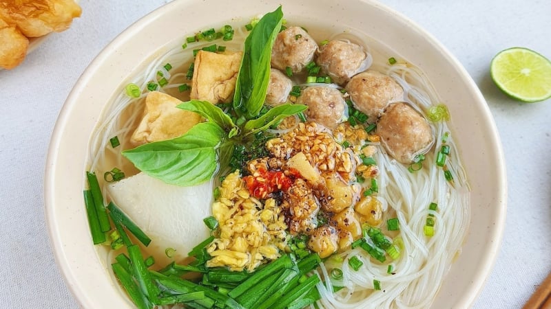 khong-can-ham-xuong-van-co-mon-hu-tieu-bo-vien-ngot-nuoc-thom-ngon