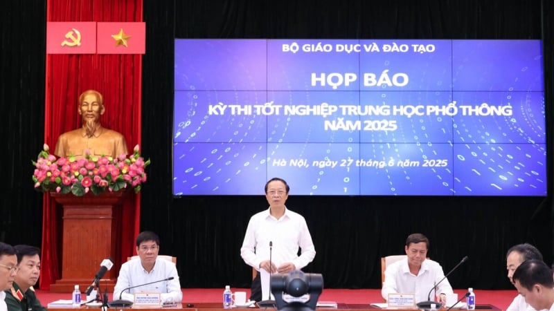 de-thi-mon-toan,-tieng-anh-tot-nghiep-thpt-duoc-danh-gia-kho,-gay-soc:-bo-gddt-tra-loi-nong