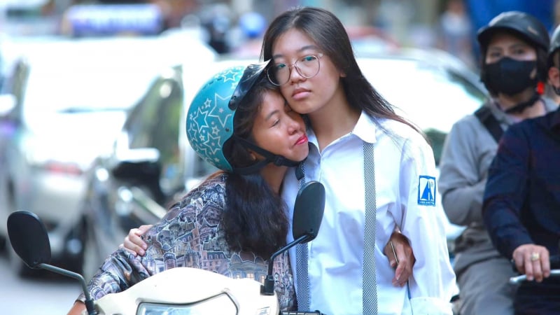 de-thi-tieng-anh-tot-nghiep-thpt-nam-2025-gay-soc:-thay-giao-co-quan-diem…nguoc