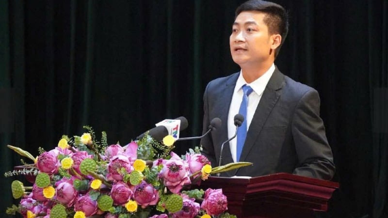 chan-dung-pho-giao-su-tre-nhat-viet-nam-nam-2022,-36-tuoi,-la-bi-thu-xa-o-thanh-hoa-sau-sap-nhap