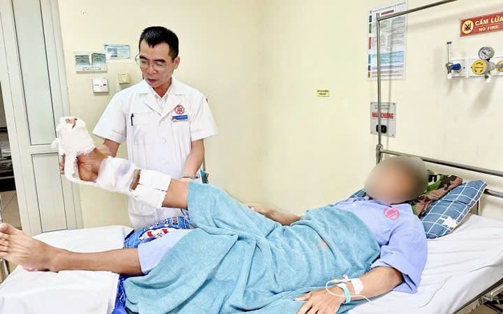 mot-nguoi-dan-ong-suyt-mat-cang-chan-khi-su-dung-loai-may-sac-lem-nay