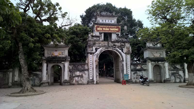 tinh-ninh-binh-moi:-quy-tu-hang-tram-chua-co,-le-hoi-linh-thieng-bac-nhat-mien-bac