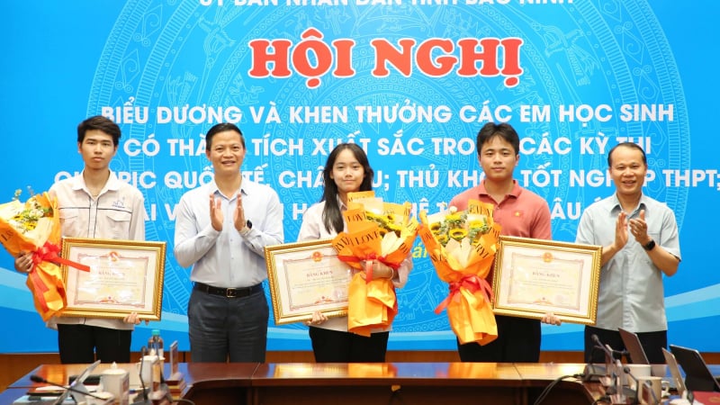 bac-ninh-thuong-lon-500-trieu-dong-cho-hoc-sinh-doat-huy-chuong-vang-olympic-hoa-hoc-quoc-te