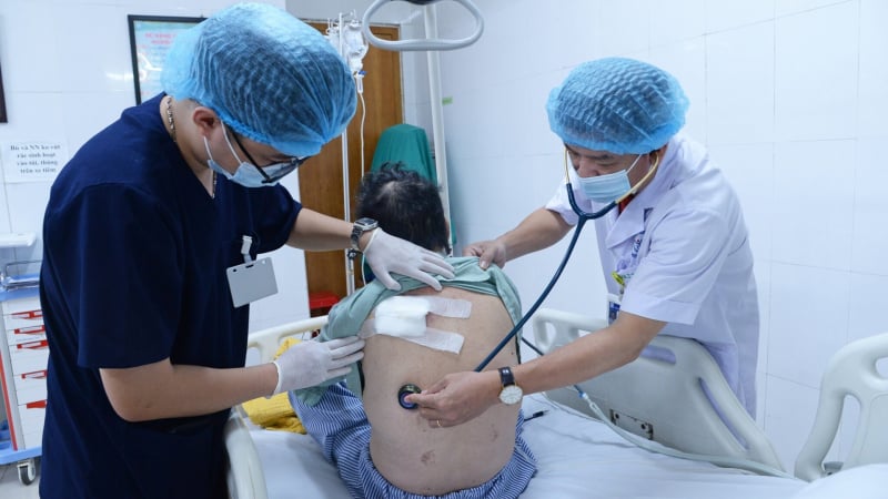 uong-nuoc-duong-giai-doc-benh-dai-thao-duong,-mot-benh-nhan-nguy-kich