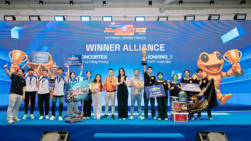 quan-quan-cuoc-thi-ai-va-robotics:-chung-em-co-duoc-tinh-than-khong-bao-gio-bo-cuoc”