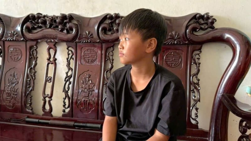 hoc-sinh-lop-6-cuu-em-nho-duoi-nuoc-o-ninh-binh:-chau-khong-nghi-nhieu,-nhay-xuong-kenh-ngay