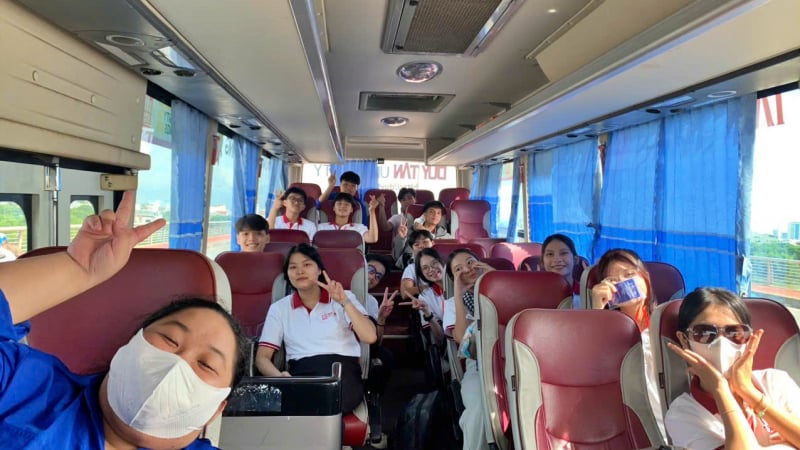 da-nang:-“lam”-ngay-chua-du,-sinh-vien-tranh-thu-tap-huan-can-bo-phuong-xa-ban-dem