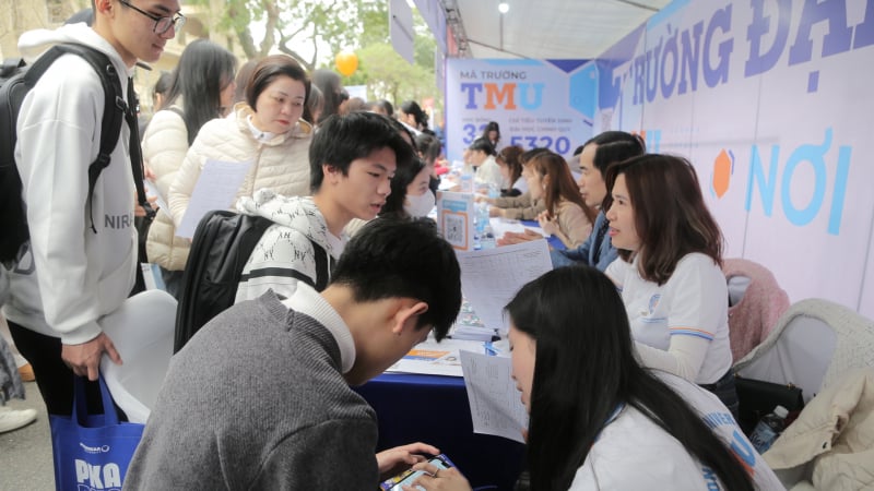 chieu-nay-(20/8)-cong-bo-diem-chuan-dai-hoc-nam-2025:-bat-mi-tu-cac-truong