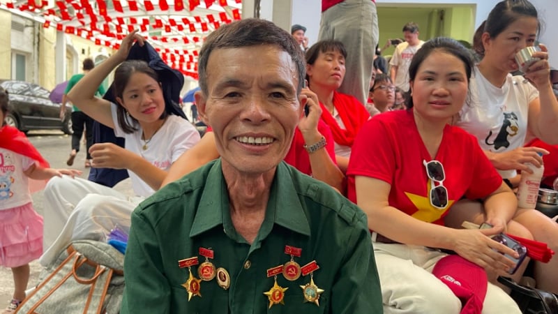 cuu-binh-di-tu-rang-sang-cho-xem-dieu-binh-2/9:-toi-vo-cung-tu-hao