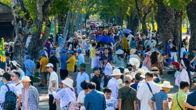 don-gan-200.000-luot-khach,-du-lich-hue-uoc-thu-310-ty-dong-dip-nghi-le-quoc-khanh