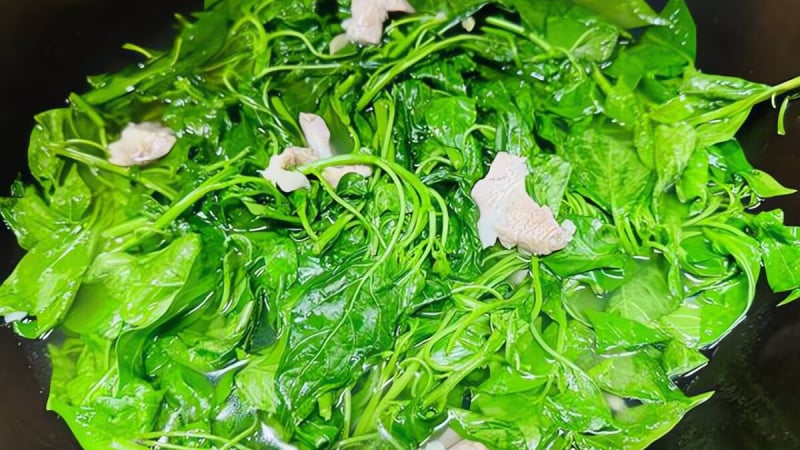 dung-vut-di,-loai-rau-it-nguoi-biet-an-nay-bo-mat,-tot-xuong,-nau-canh-kieu-gi-cung-ngon