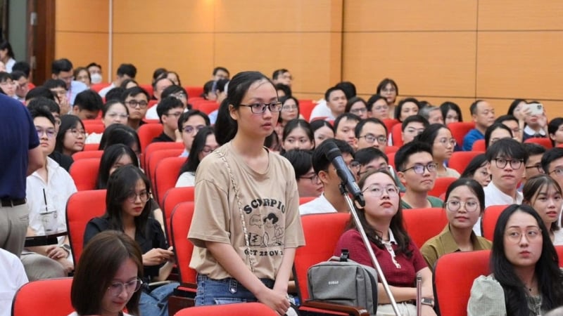 bac-si-noi-tru-la-gi,-vi-sao-sot-xinh-xich-tren-mang-xa-hoi?