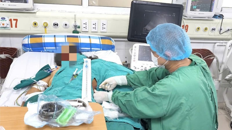 cu-ba-nguy-kich-chi-sau-mot-mui-tiem-giam-dau-vao-gay,-bac-si-canh-bao-nong