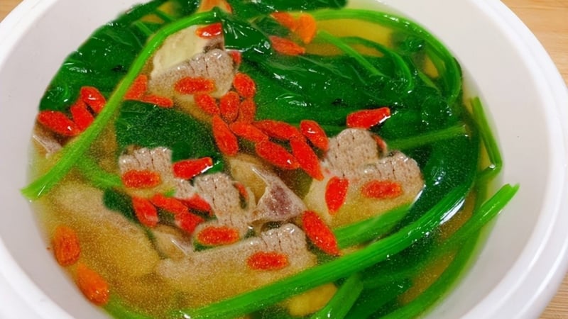 dung-an-khoai-mon,-loai-rau-nay-giup-ban-bao-ve-gan,-cai-thien-thi-luc,-mua-thu-nau-canh-ngon-tuyet