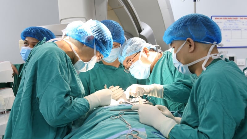 chan-dai-bat-dac-di-vi-benh-di-truyen-hiem-gap