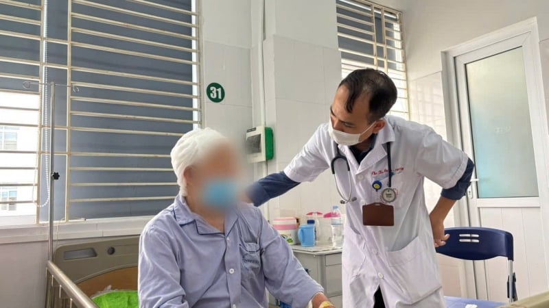 kinh-hoang-da-dau-lo-loet-nghiem-trong-vi-tu-y-dap-la-chua-benh-zona