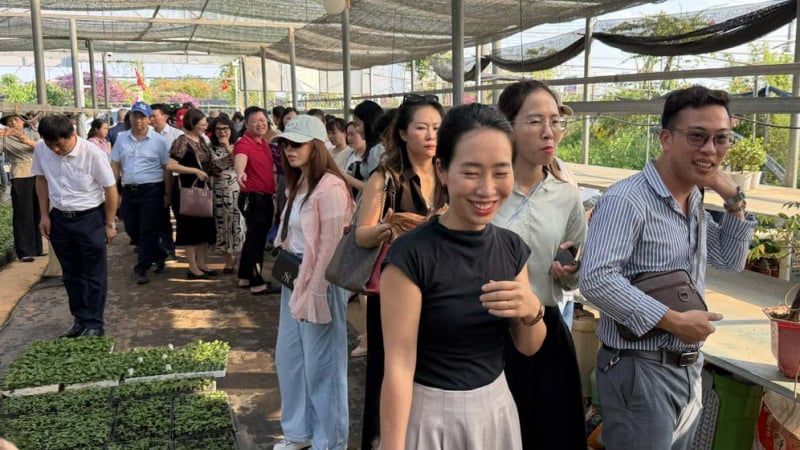 ha-noi-ra-mat-bo-ba-san-pham-du-lich-hap-dan-chi-cach-trung-tam-thu-do-gan-40km