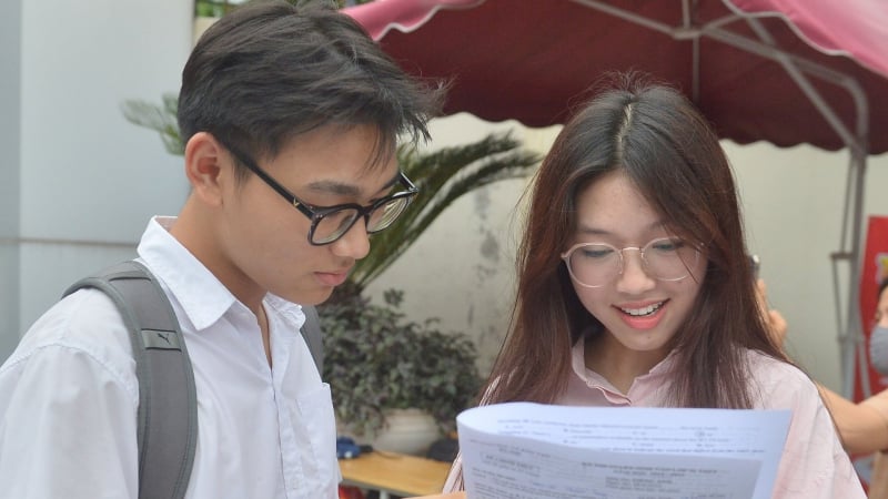 tp.hcm-cong-bo-mon-thi-thu-3-vao-lop-10:-phu-huynh,-hoc-sinh-ha-noi-goi,-so-gddt-bao-gio-tra-loi?