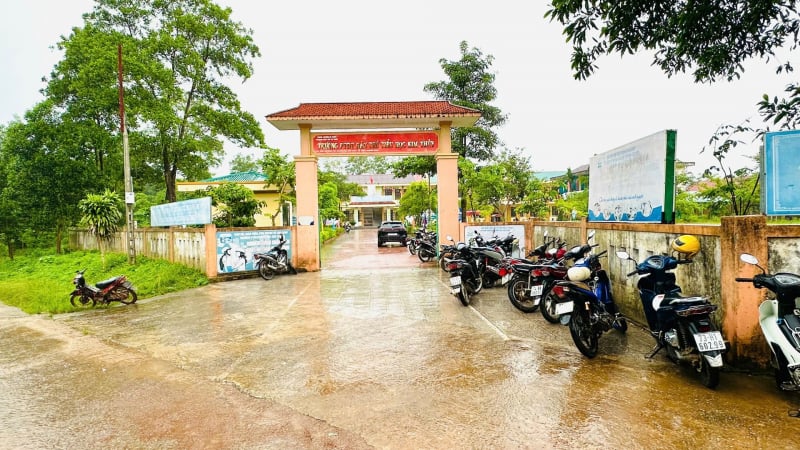 quang-tri:-kiem-tra-dau-hieu-vi-pham-cua-ban-giam-hieu-truong-tieu-hoc-sau-vu-40-hoc-sinh-ngo-doc