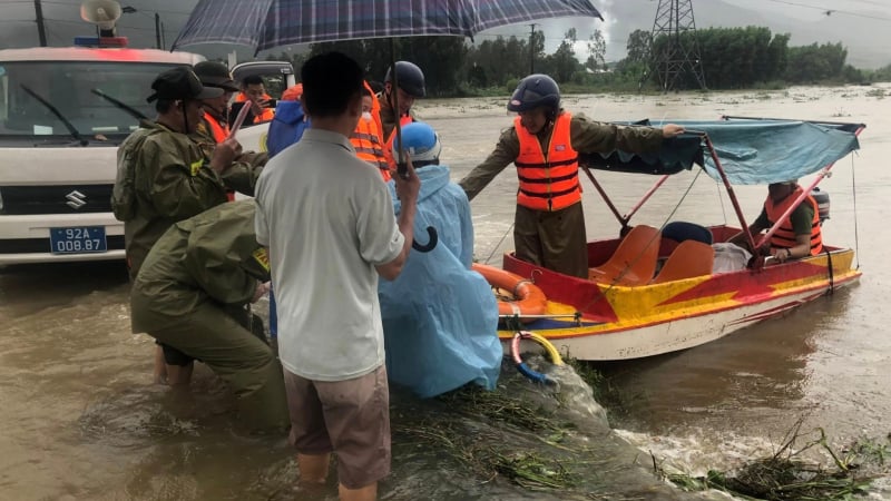 vuot-lu-lon,-cong-an-da-nang-dua-san-phu-chuyen-da-den-benh-vien-an-toan