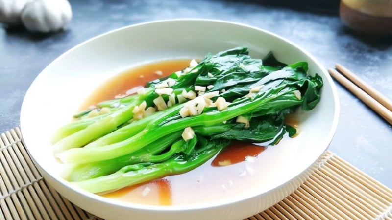 loai-rau-ban-day-cho-viet,-co-canxi-gap-5-lan-ca,-chi-luoc-roi-cho-gia-vi-nay-cung-ngon-tuyet