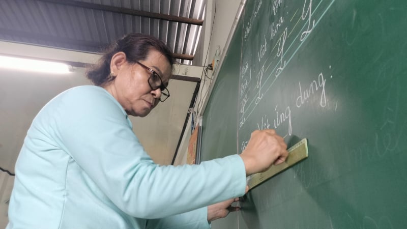 lop-hoc-tinh-thuong-cua-nhung-co-giao-ve-huu-o-ca-mau