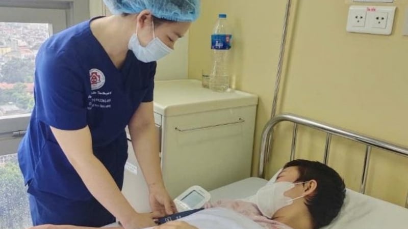 dau-nguc-am-i,-ra-mo-hoi-trom,-dau-hieu-benh-nguy-hiem-de-bi-bo-qua