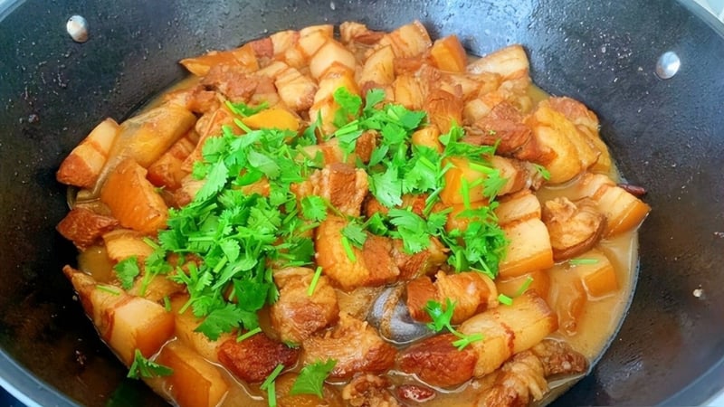 kho-thit-cho-2-nguyen-lieu-nay,-thit-mem,-dam-da,-thom-phuc,-ngon-mieng,-ca-nha-thich-me