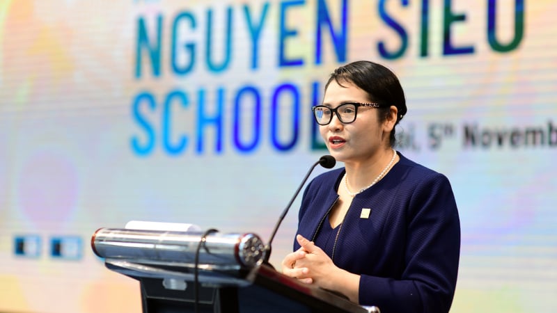 nu-hieu-truong-o-ha-noi:-thay-ban-dai-dien-cha-me-hoc-sinh-chi-de-doi-quyen-loi,-tang-qua