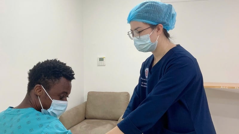 sot-cao-40-do,-ton-thuong-gan,-than-cap-tinh-vi-can-benh-mang-tu-que-nha-nigeria