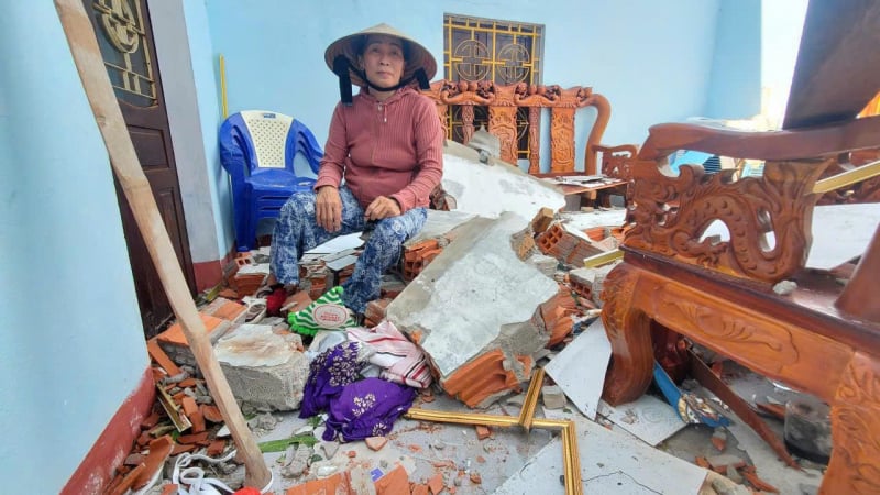 gia-lai-guong-day-sau-bao-so-13:-giua-dong-do-nat,-nguoi-dan-van-gang-guong-dung-lai-mai-nha