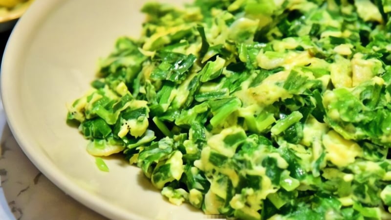 loai-rau-nhin-nhu-co-dai-lai-la-mon-bo-than-cuc-tot,-xao-voi-trung-don-gian-ma-ngon-mieng