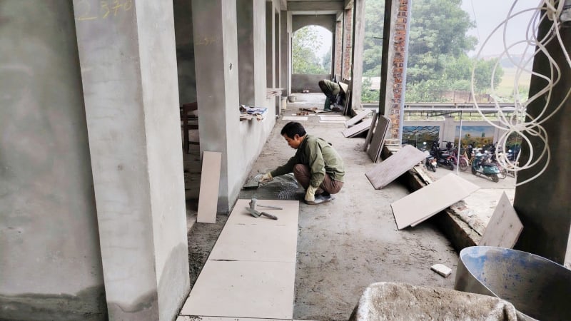 vu-truong-cap-3-o-ha-noi-xay-dung-sai-phep:-bat-chap-lenh-cam,-truong-van-xay-dung-ram-ro