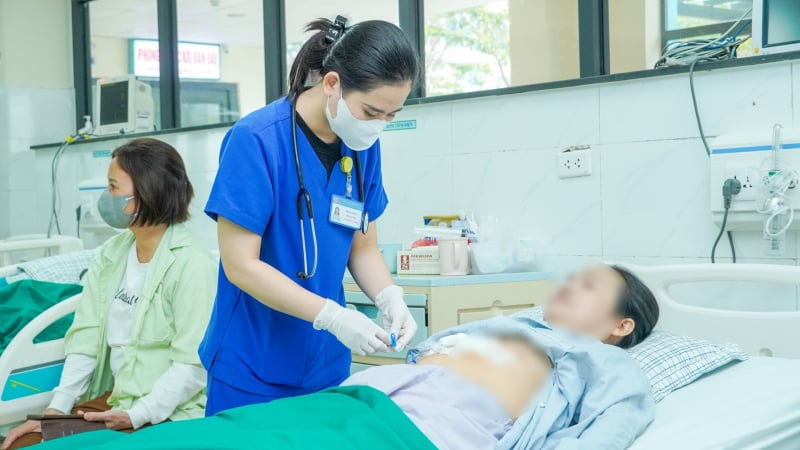 kho-tho,-nguc-bi-bop-nghet-vi-500ml-dich-bao-quanh-tim