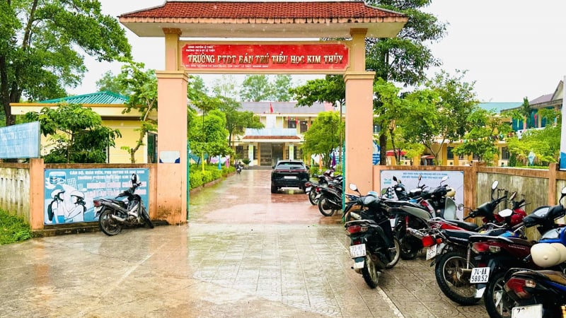 quang-tri:-chuyen-ho-so-vu-hoc-sinh-ban-tru-nghi-ngo-doc-len-ubnd-tinh