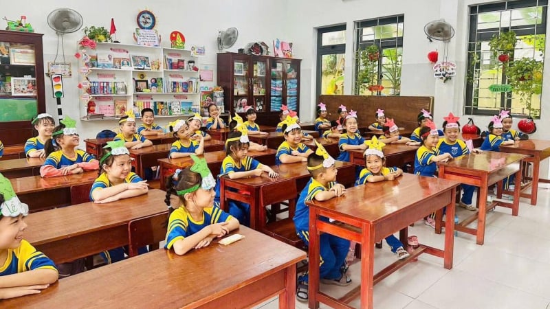 mot-truong-tieu-hoc-o-da-nang-de-nghi-khong-tang-hoa-20/11,-chuyen-qua-den-hoc-sinh-vung-lu