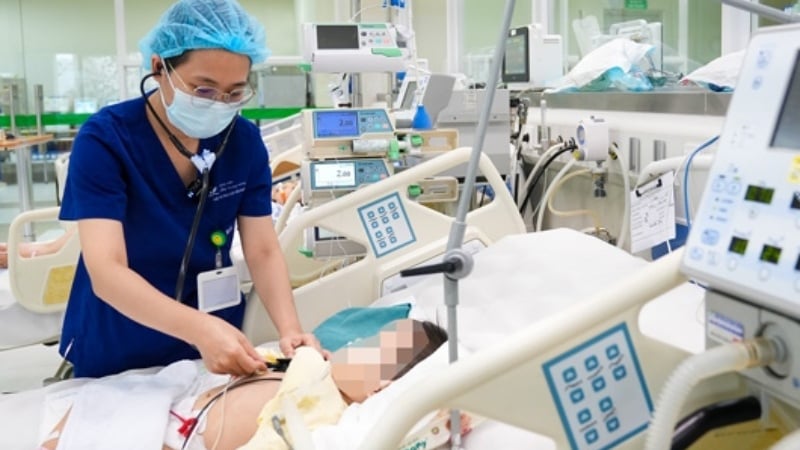 uong-nham-dau-thap-den-ban-tho,-be-trai-2-tuoi-suy-ho-hap-nang