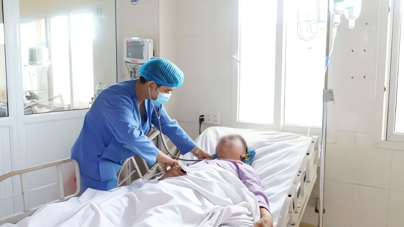 khong-theo-doi-suc-khoe-dinh-ky,-cu-ong-nhap-vien-voi-mo-benh-nang