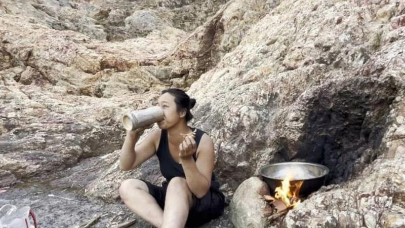 co-gai-giam-14kg-sau-35-ngay-sinh-ton-va-an-50-con-chuot