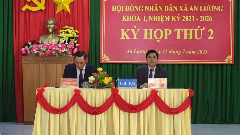 muc-luong-cua-chu-tich-hoi-dong-nhan-dan-xa-nam-2025-moi-nhat-sau-sap-nhap?