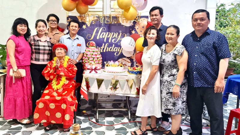 hiem-co:-3-anh-em-ruot-cung-tro-thanh-hieu-truong-3-truong-diem-cua-dac-khu-lon-nhat-viet-nam