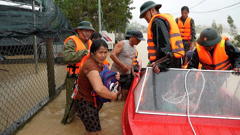 that-day,-cot-phao,-bang-lu-chay-xiet,-bo-doi-gia-lai-cuu-hang-nghin-nguoi-dan-khoi-vung-ngap-sau