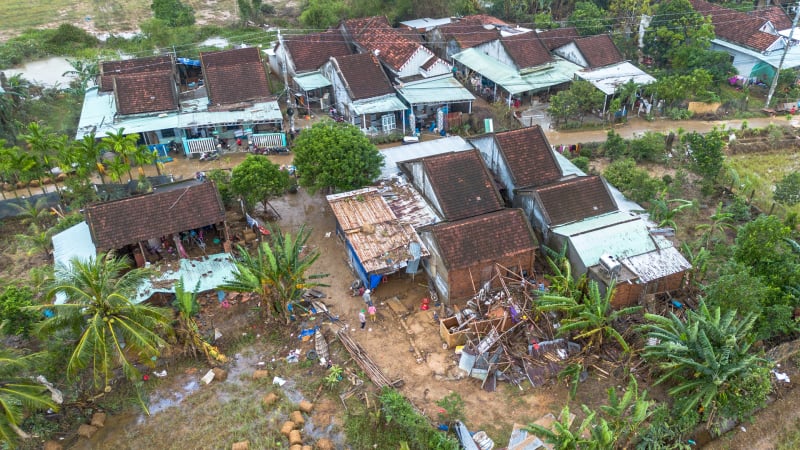 lu-lich-su-o-dak-lak:-nhieu-gia-dinh-mat-trang,-con-tre-phai-di-ghe-thoat-nan-giua-bien-nuoc