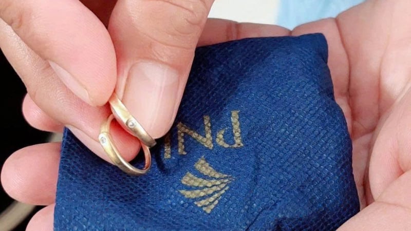 bat-ngo-phat-hien-tui-vang-trong-bao-do-tu-thien-va-cai-ket-am-long