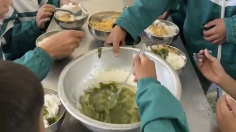 lum-xum-du-an-nuoi-em:-khong-co-tinh-trang-khong-minh-bach-tu-phia-nha-truong