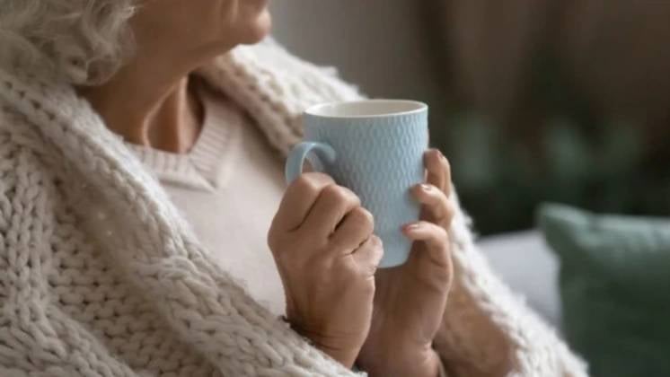 ngat-mui,-chay-nuoc-mui-keo-dai-mua-lanh,-tuong-viem-mui-xoang-thong-thuong