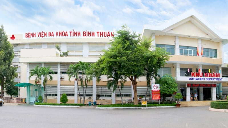 hon-30-nguoi-nhap-vien-voi-bieu-hien-nghi-ngo-doc-sau-khi-an-banh-mi-o-tinh-lam-dong